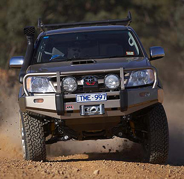 ARB nárazník Deluxe Bull bar Toyota Hilux od 2005